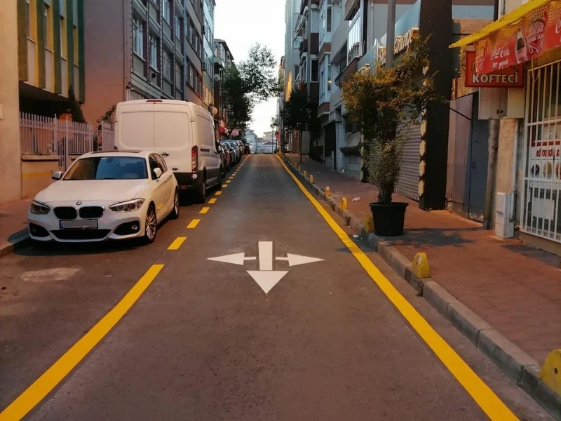 Asfalt yönlendirme ok uygulaması