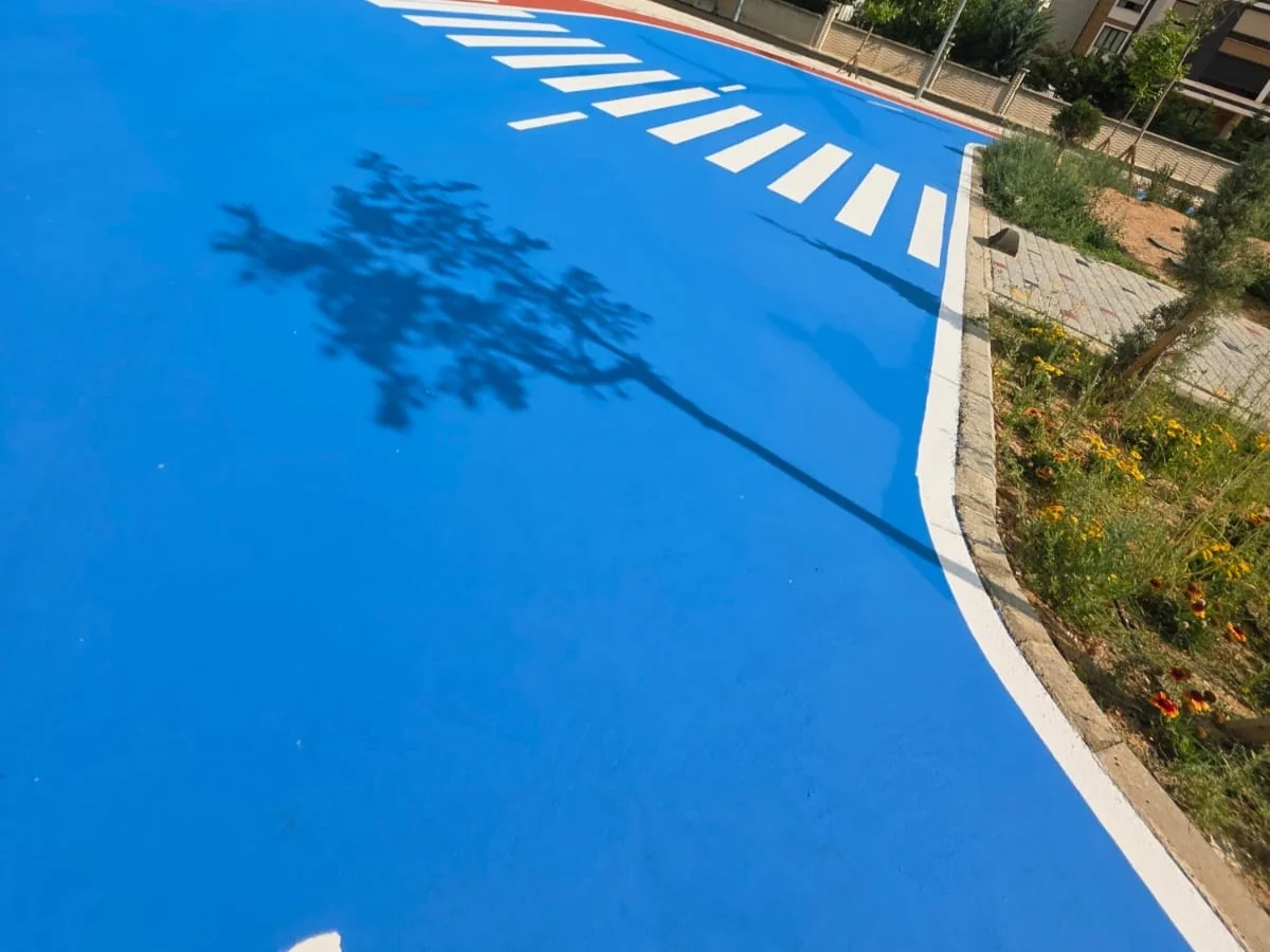 Bisiklet yolu çizgi boya uygulaması