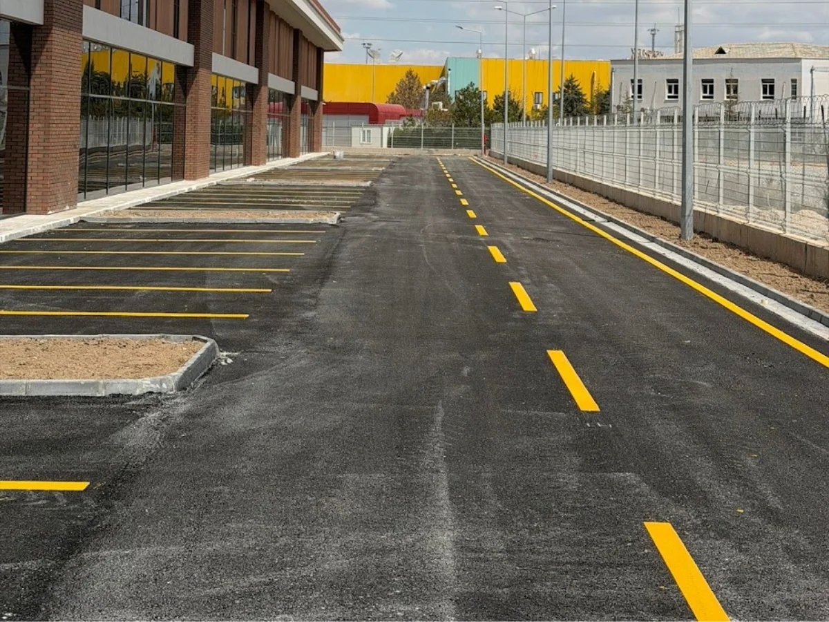 Çift kompenantlı yol çizgi boya uygulaması