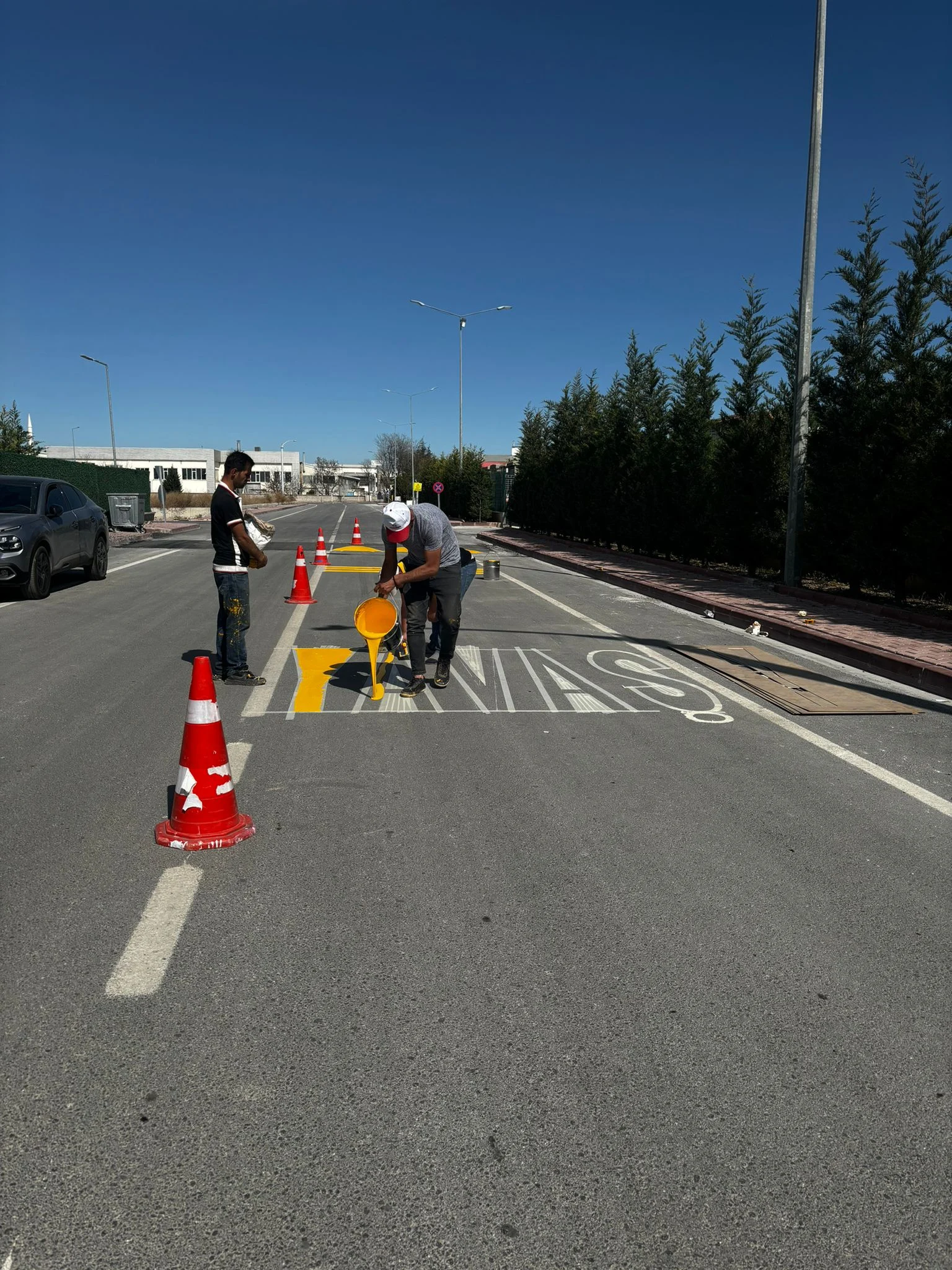 Çift komponentli boya yol çizgi ve yavaş yazı uygulaması