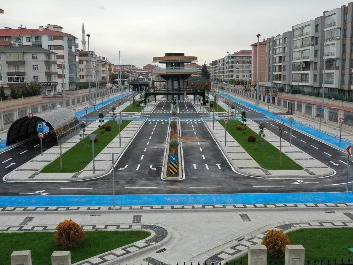 Çocuk trafik eğitim pisti boya uygulaması