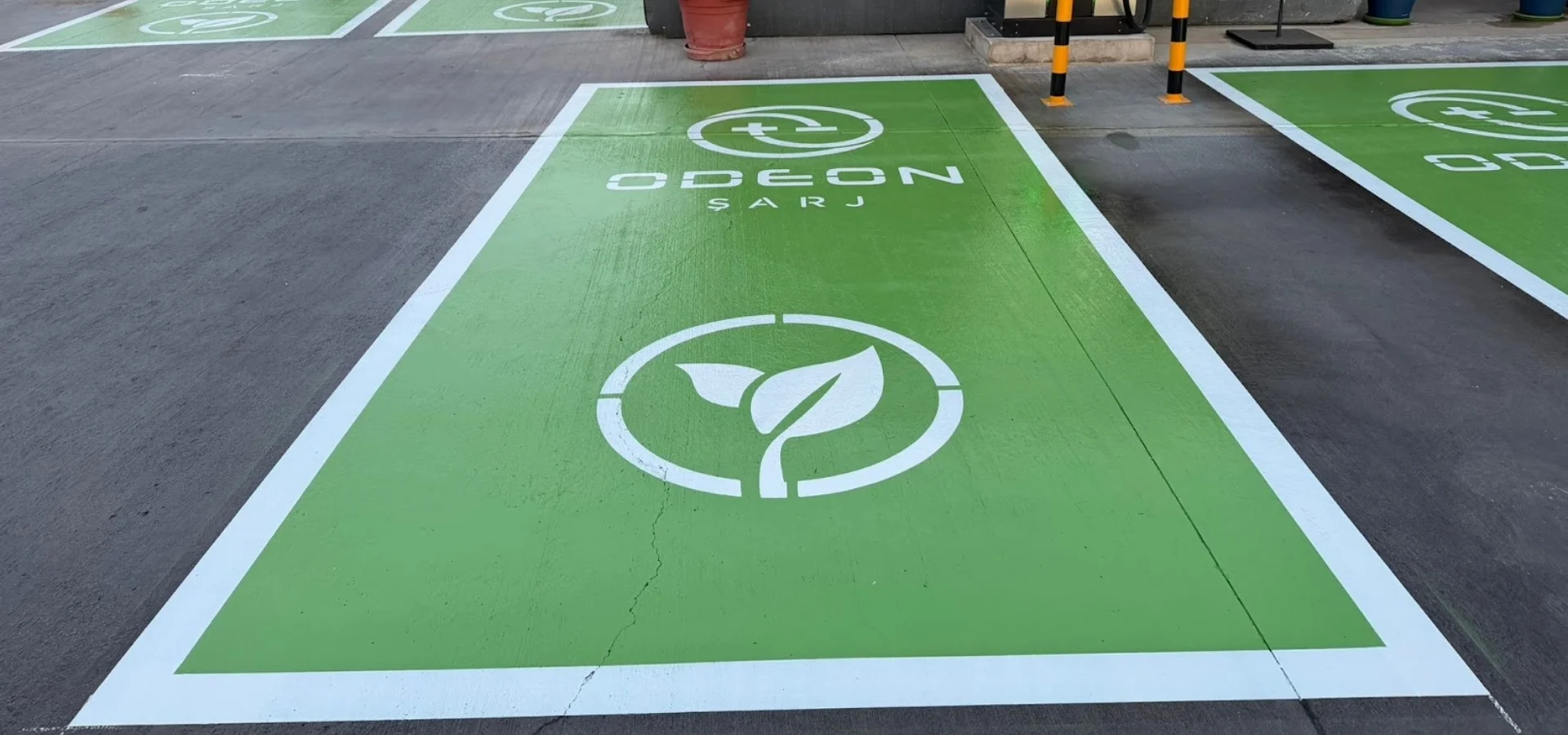 Elektrikli araç şarj yeri çizgi boya uygulaması