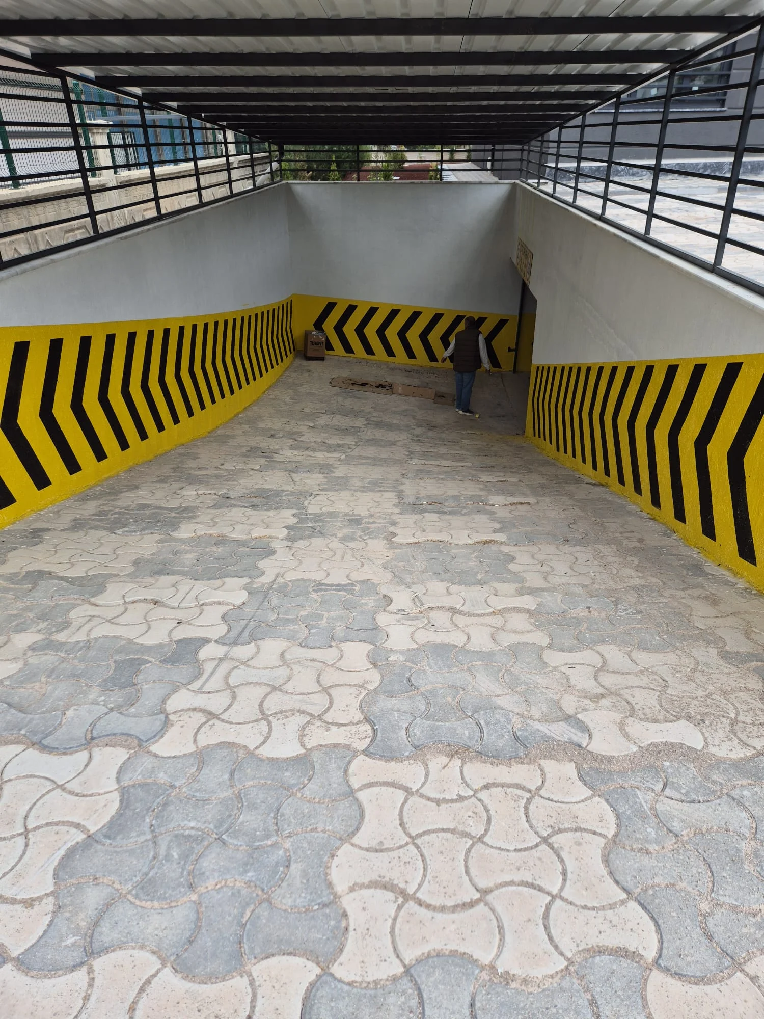 Kapalı otopark rampa duvar çavuş tarama uygulaması