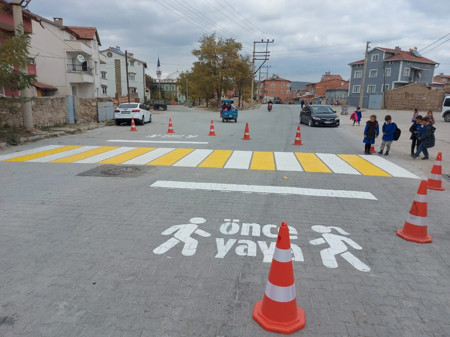Okul önü yaya geçidi ve önce yaya uygulaması