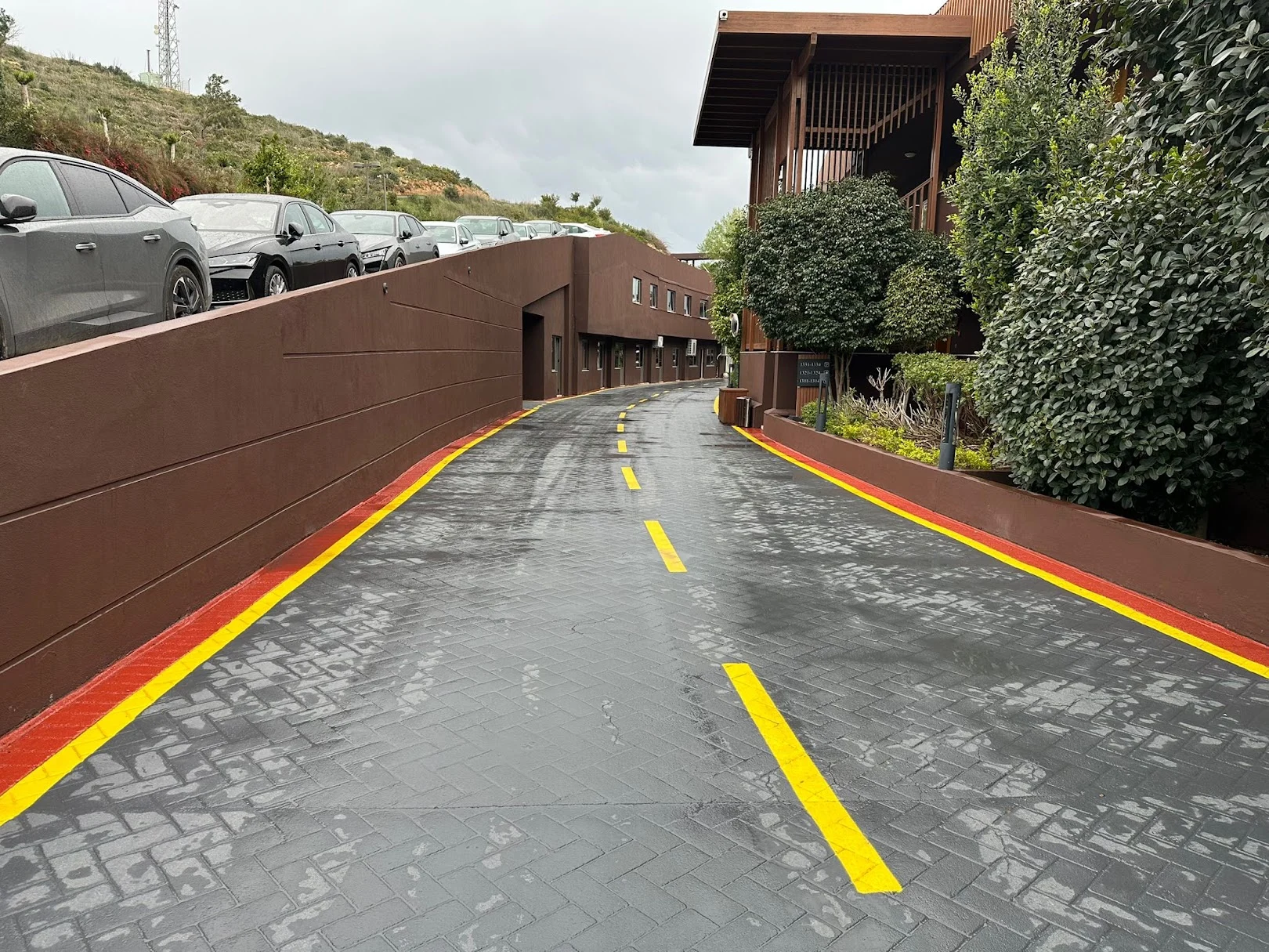 Otel ve tesis içi zemin ve çizgi boya uygulaması