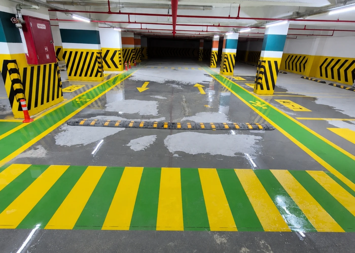 Anahtar teslim otopark çizgi, yönlendirme ve zemin boyama uygulaması