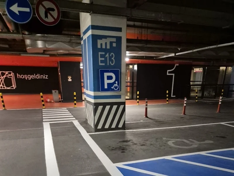 Otopark içi uyarı ve yönlendirme levhaları