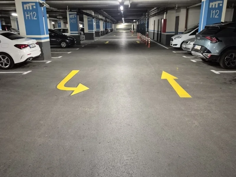 Otopark içi yönlendirme okları