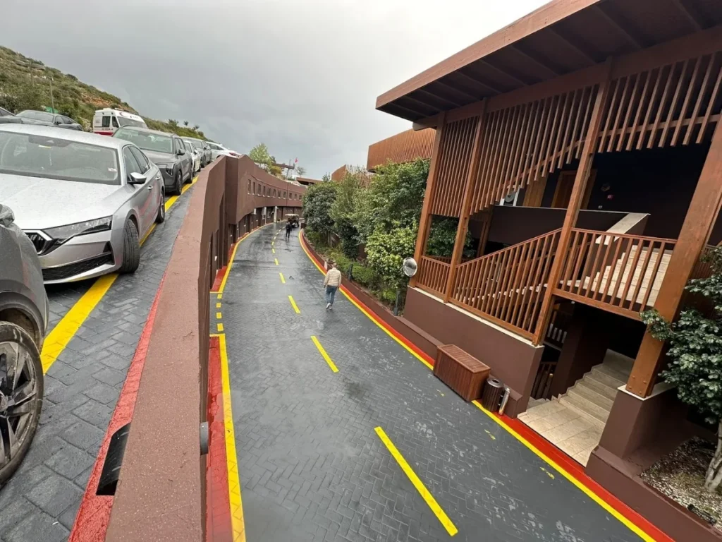Tesis içi yol çizgi ve yönlendirme uygulaması