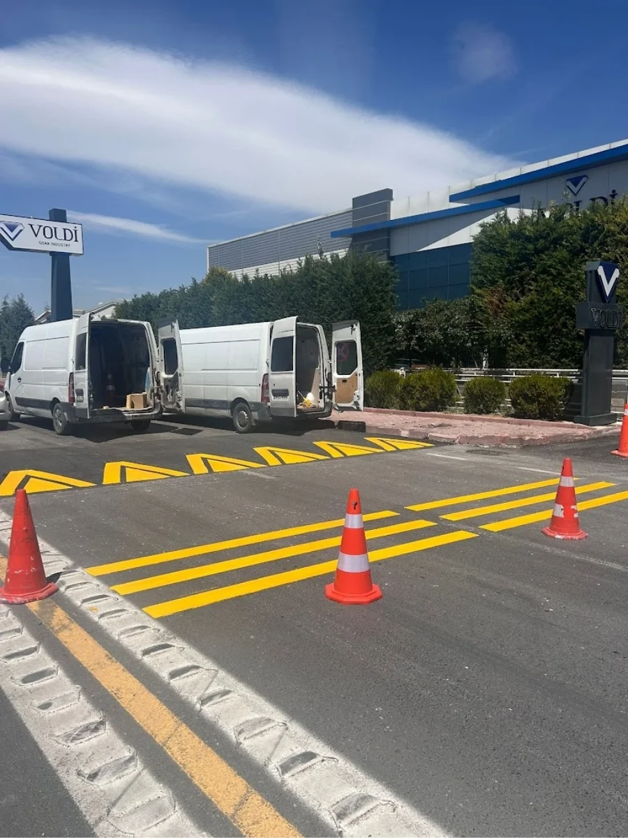 Yol çizgisi, tarama alanı ve bordür boya uygulaması