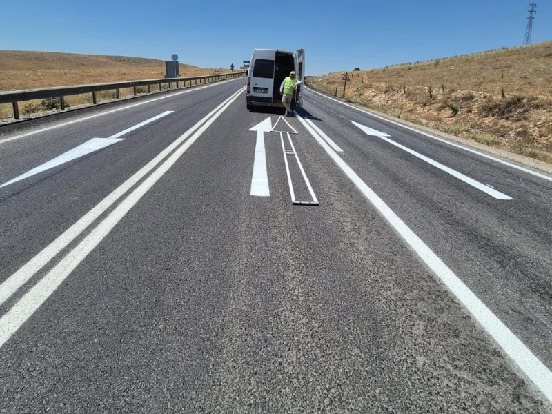 Yön okları ve trafik sembolleri uygulaması