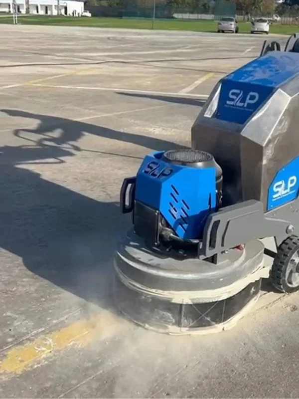 beton zeminin profesyonel silim makinesiyle yüzey hazırlığı