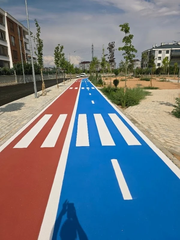 Bisiklet ve yürüyüş yolu geçit çizgileri
