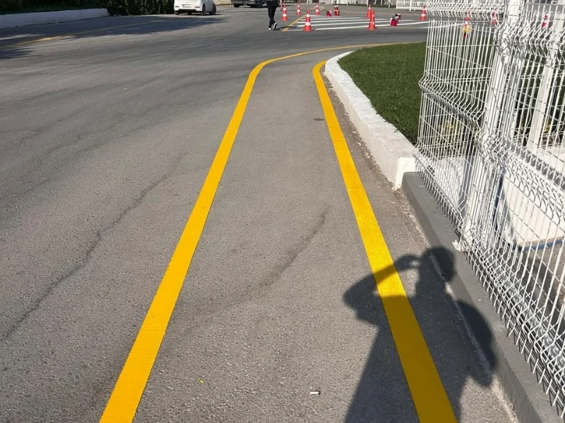 Çift kompenantlı sarı yaya yolu çizgileri