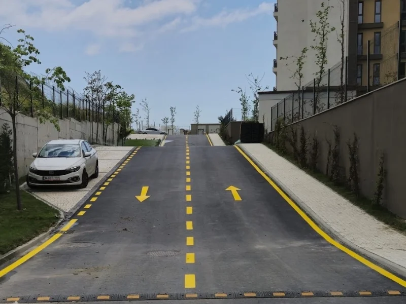 Çift komponentli yol şerit ve yön okları uygulaması