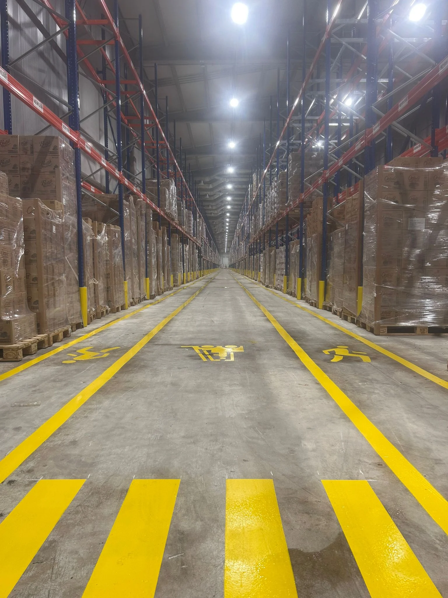 Depo raf koridoru yaya ve forklift çizgi uygulaması