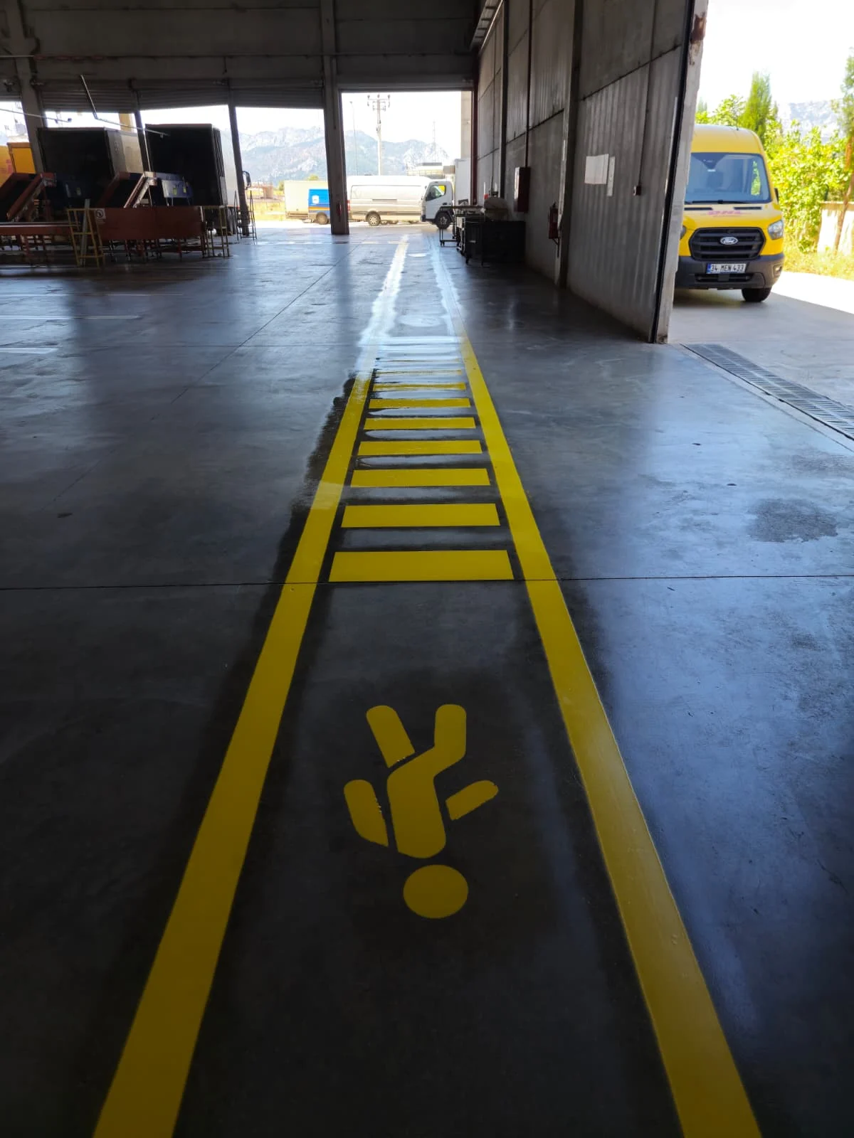 Fabrika İSG yaya yolu ve uyarı işaretleme