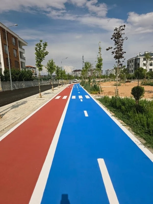 Park içi mavi bisiklet yolu güzergâh boyama