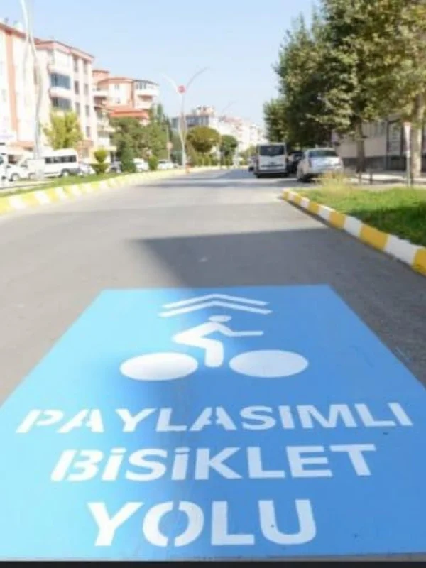 Paylaşımlı bisiklet yolu zemin boya işaretleme
