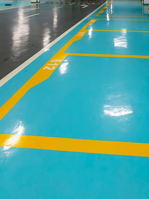 Turkuaz epoksi park yeri çizgi ve numaralandırma